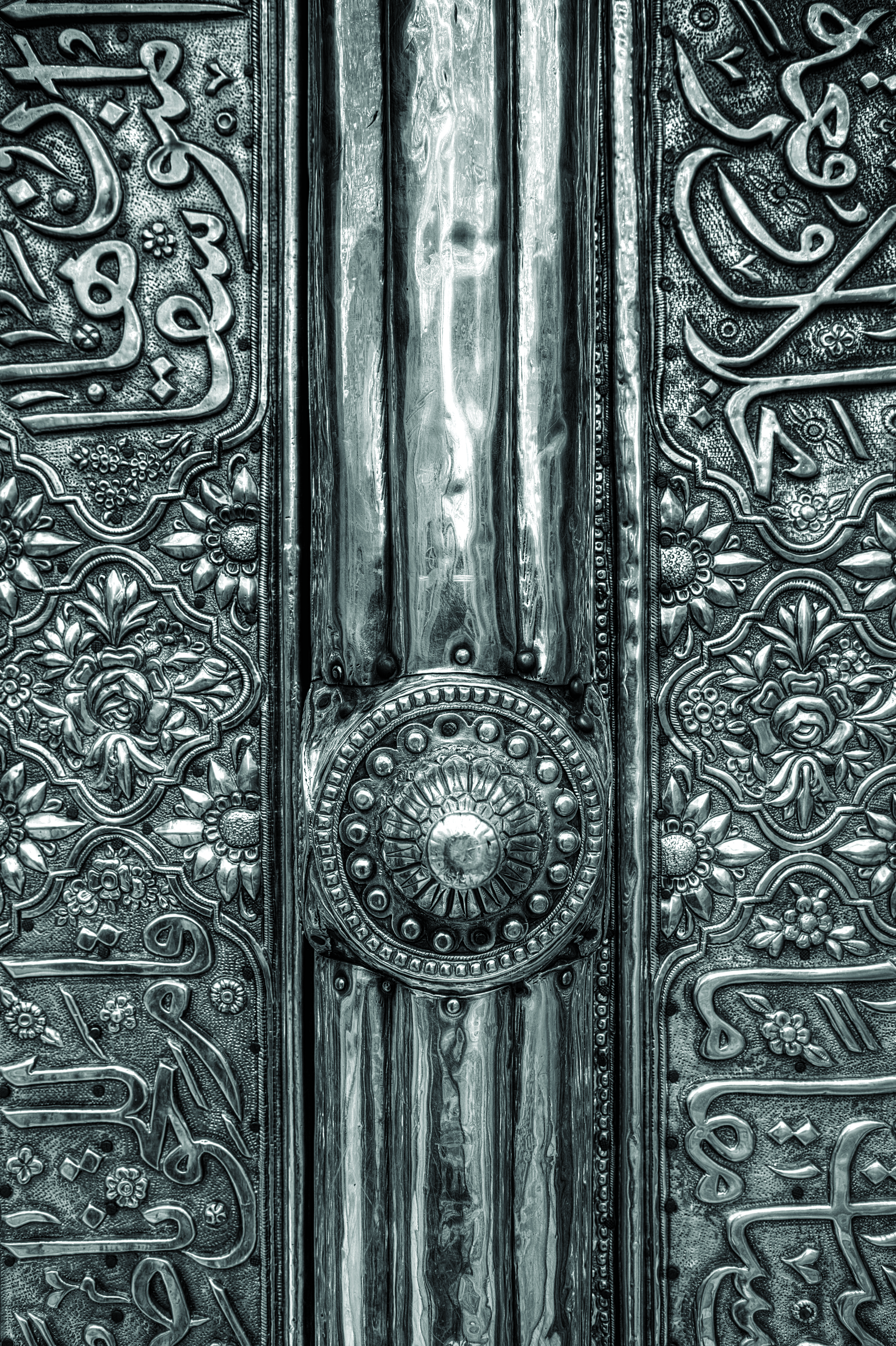 زخارف ونقوش أبواب حرم ابي الفضل العباس