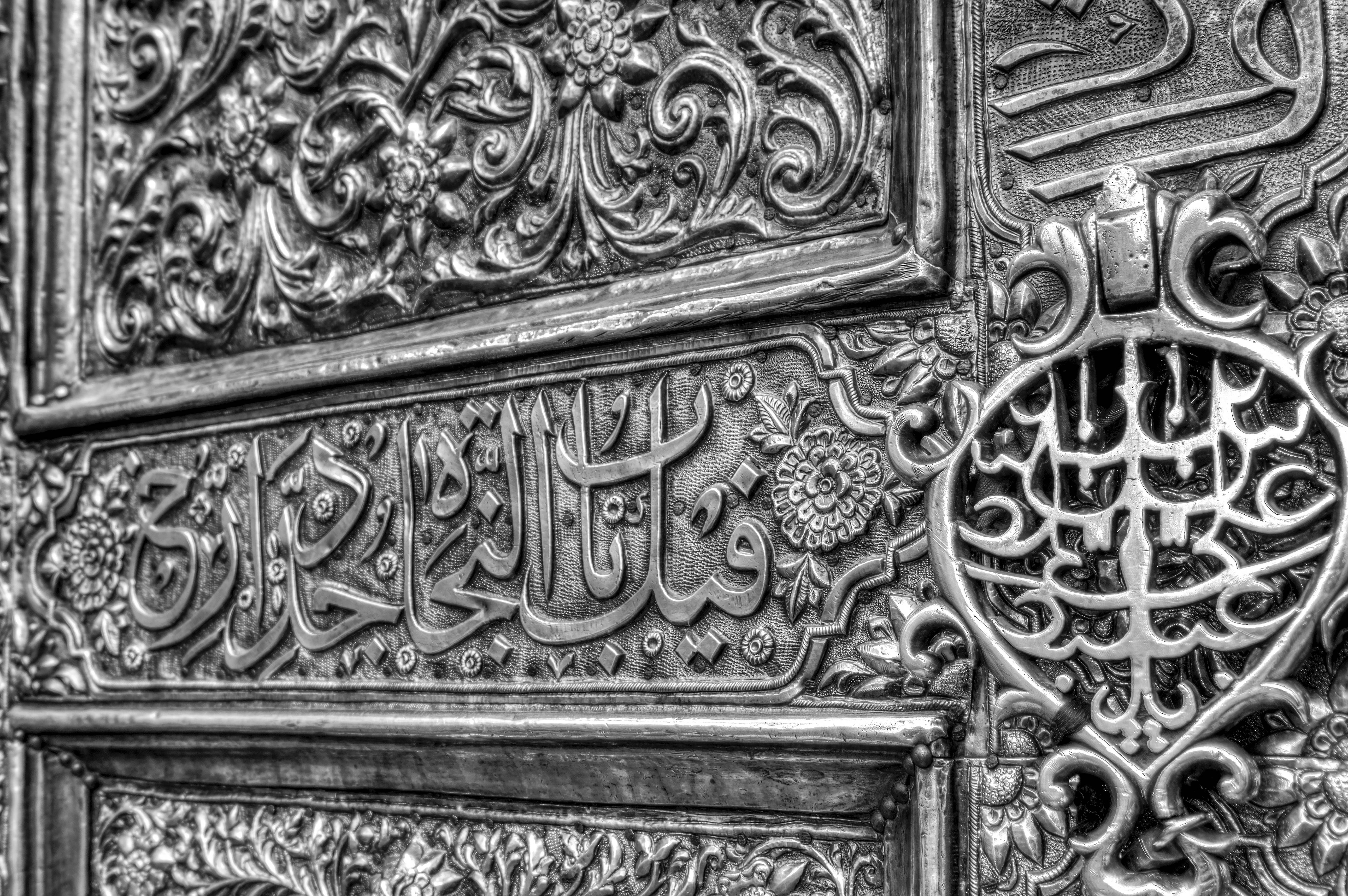 زخارف ونقوش أبواب حرم ابي الفضل العباس