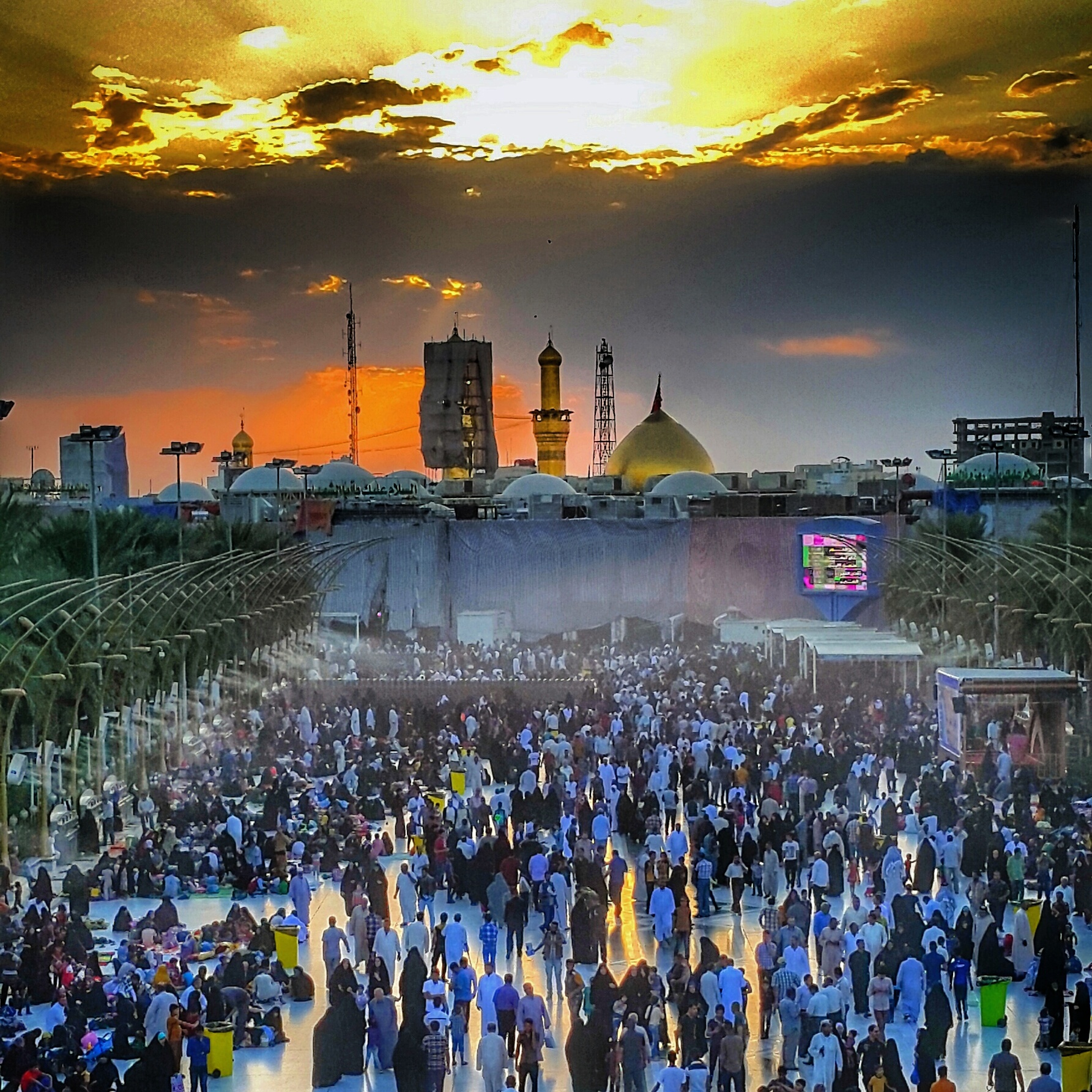 بين الحرمين الشريفين 