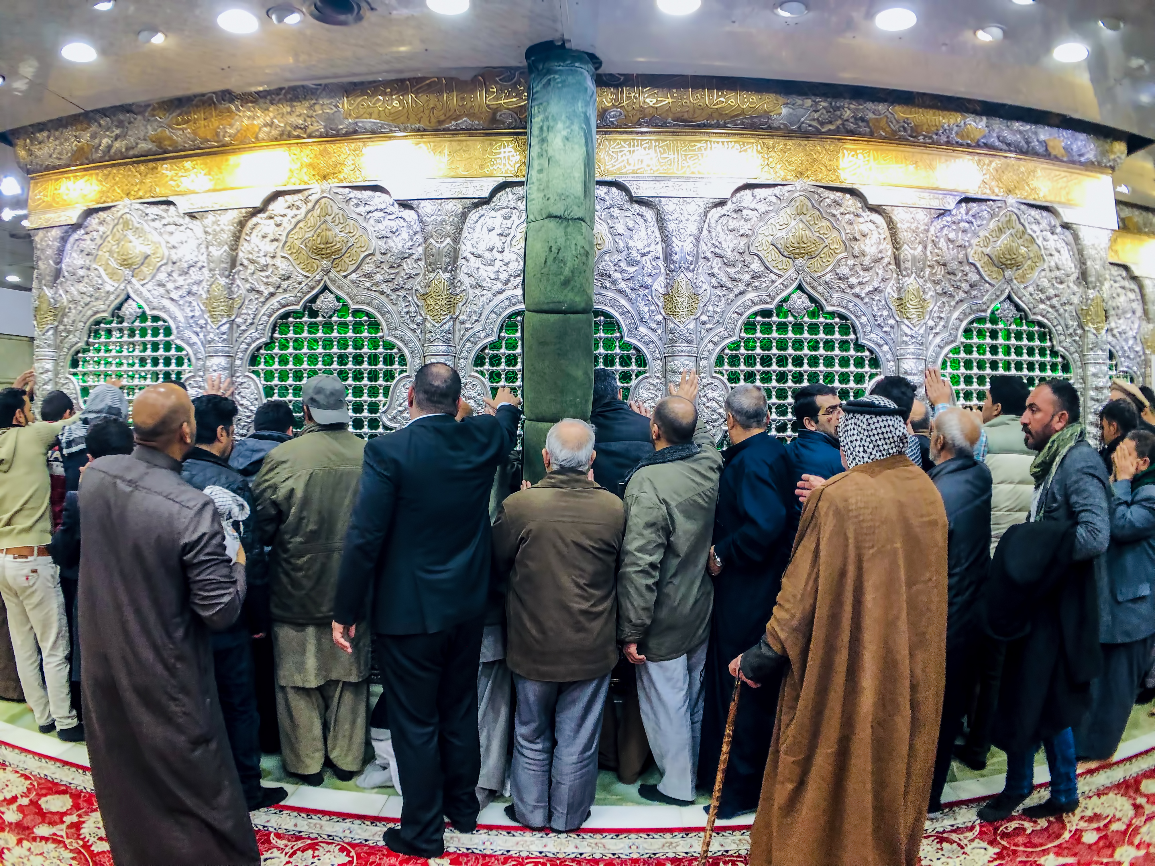 ضريح الإمام الحسين (عليه السلام)