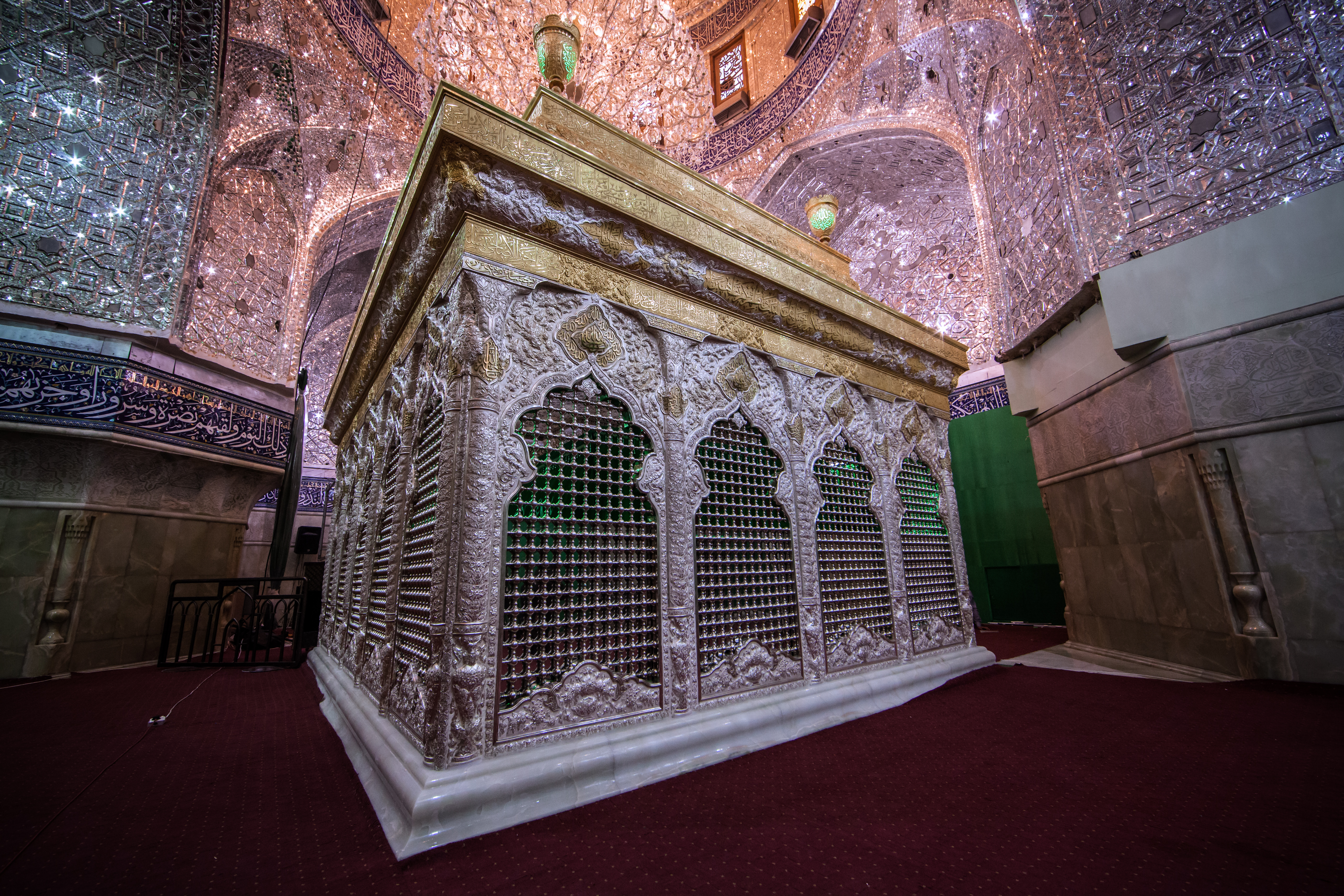 ضريح الامام الحسين (عليه السلام)