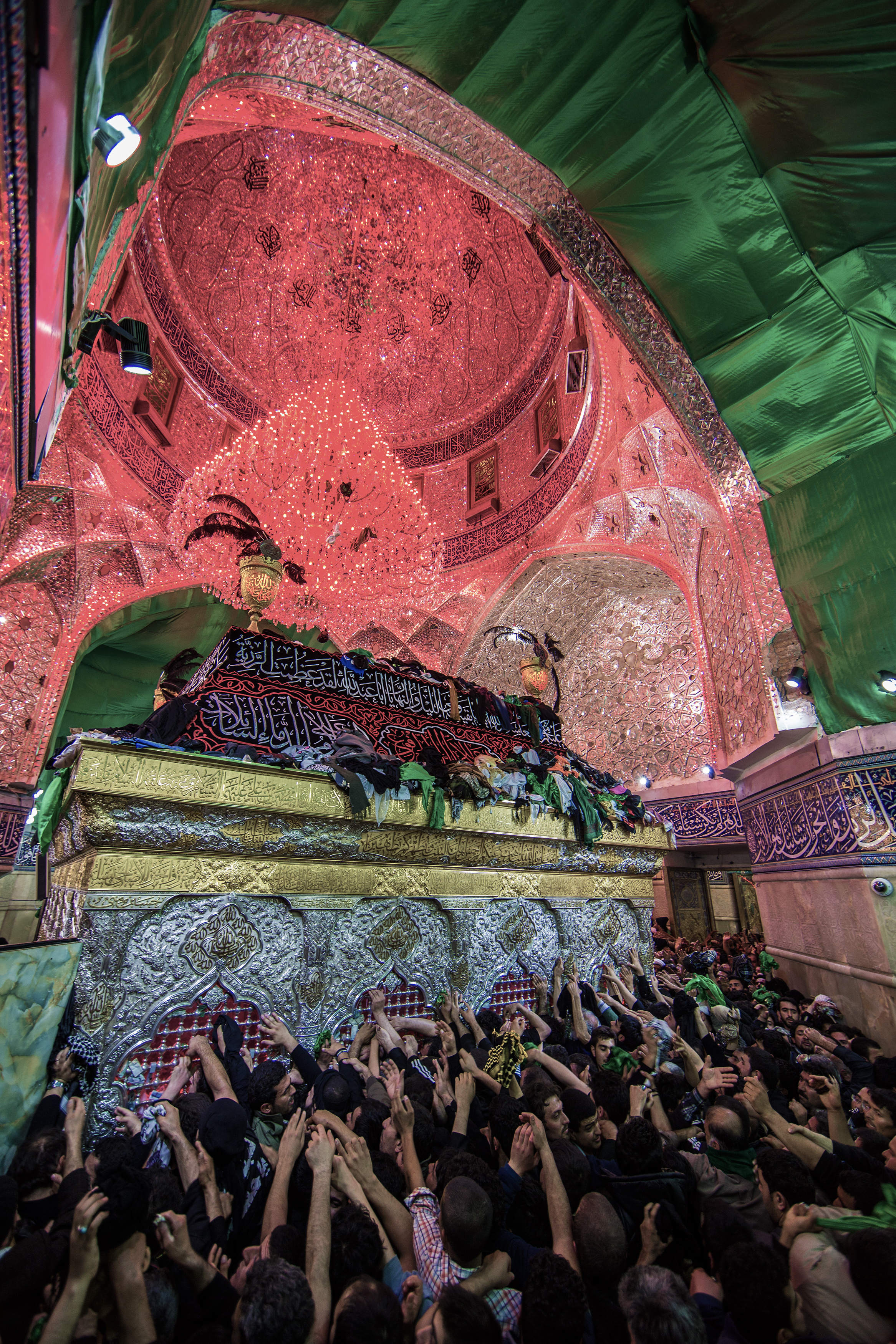 ضريح الامام الحسين (عليه السلام)