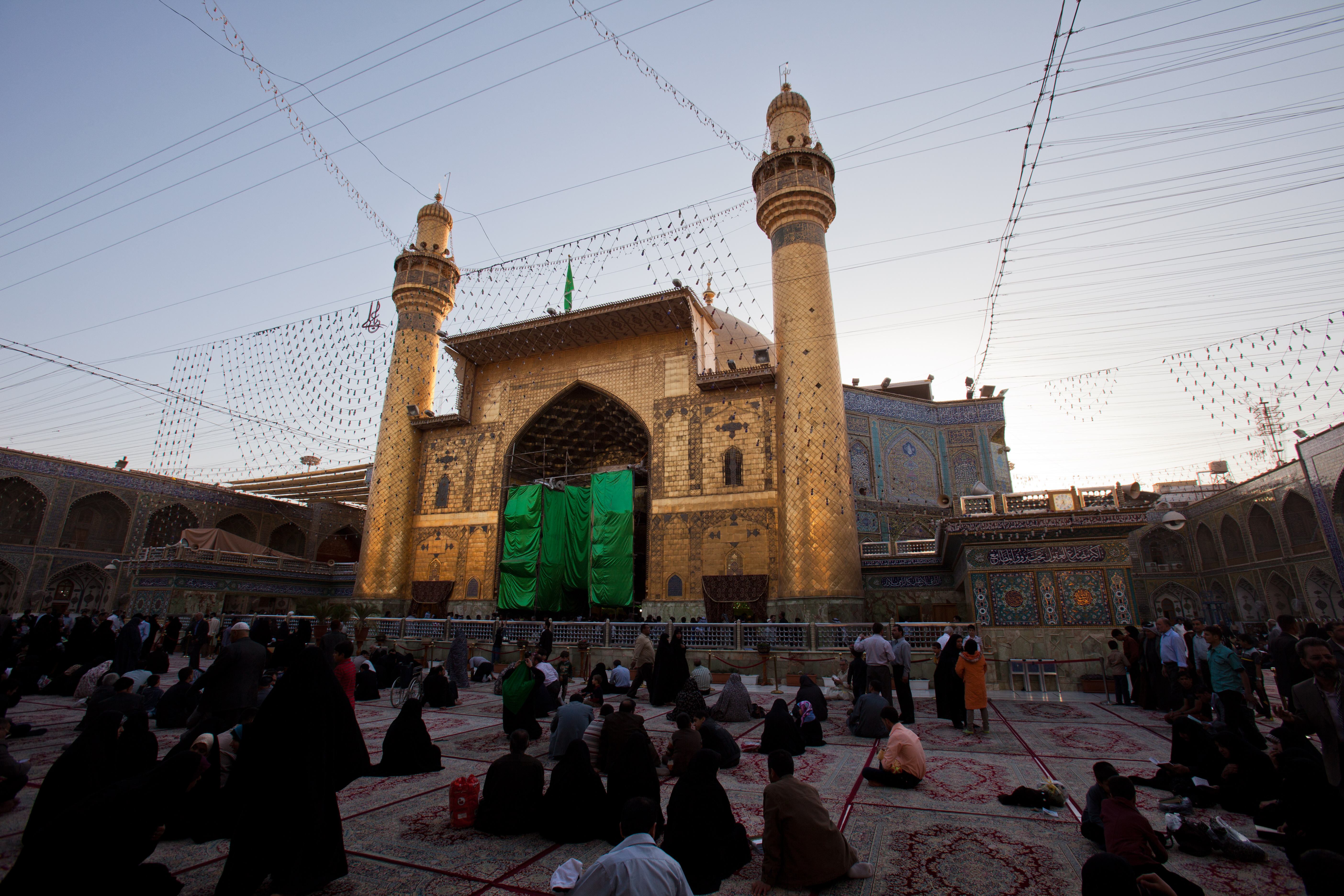 مرقد الامام علي (عليه السلام))