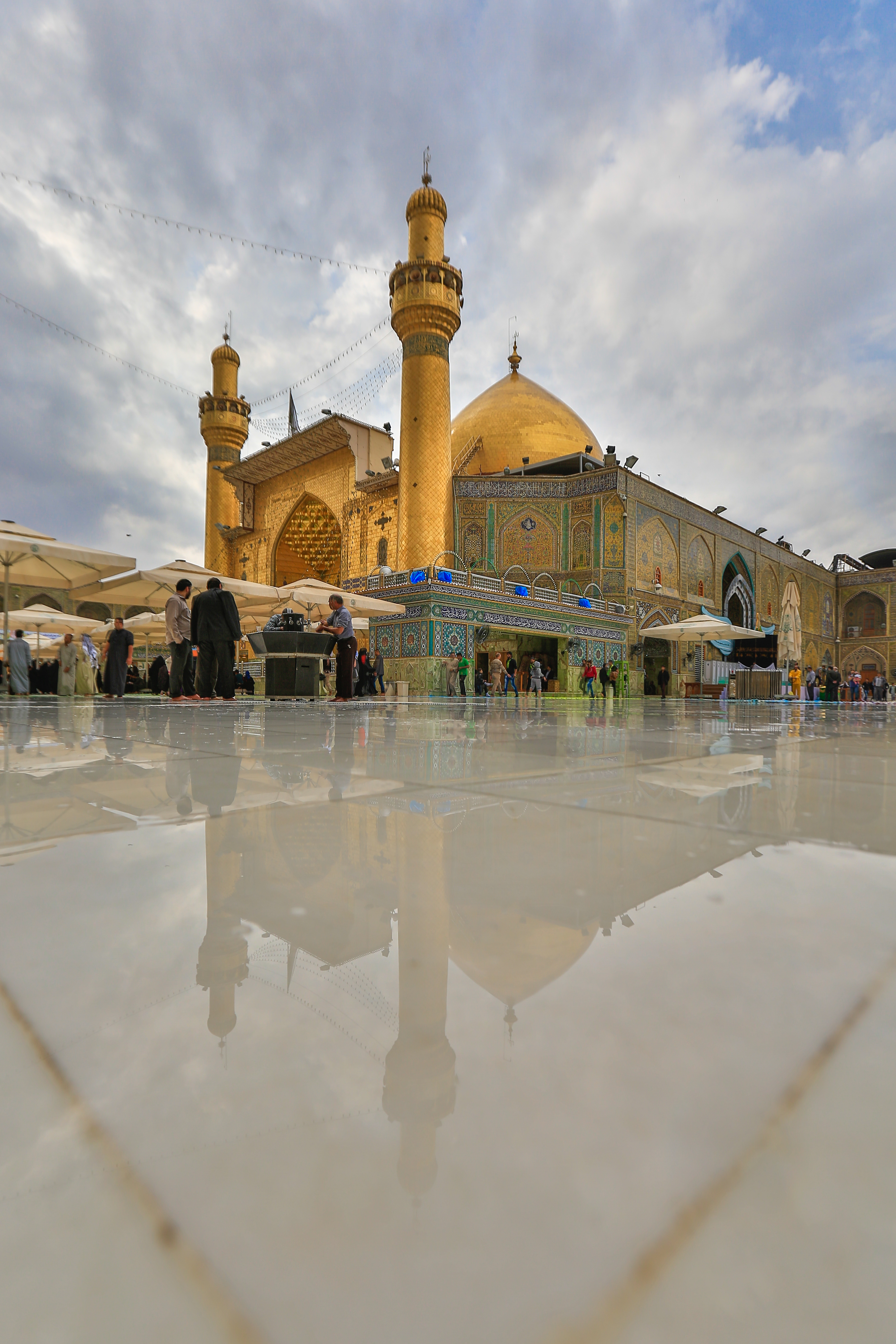 مرقد الامام علي (عليه السلام))