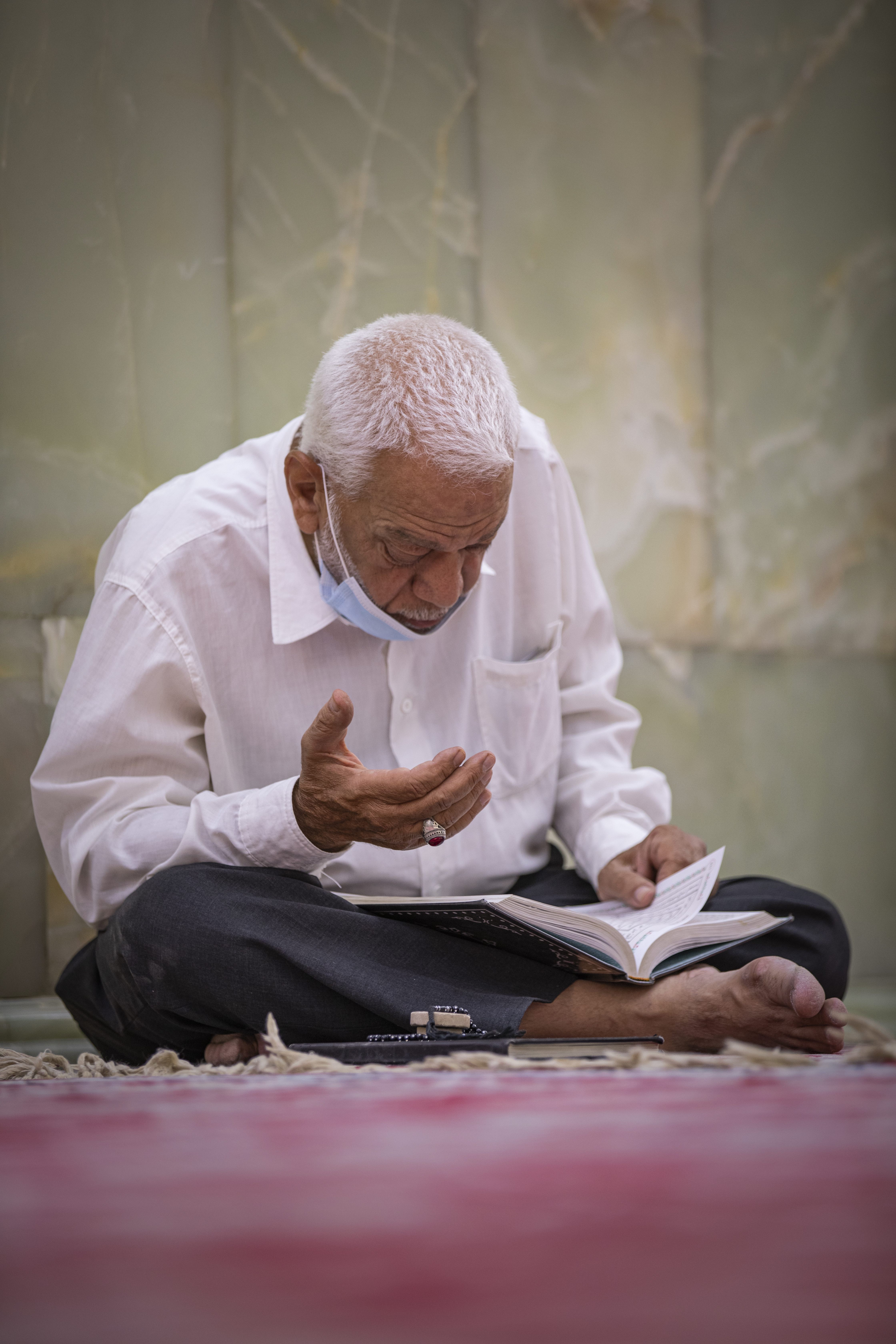 دعاء داخل الصحن الحسيني