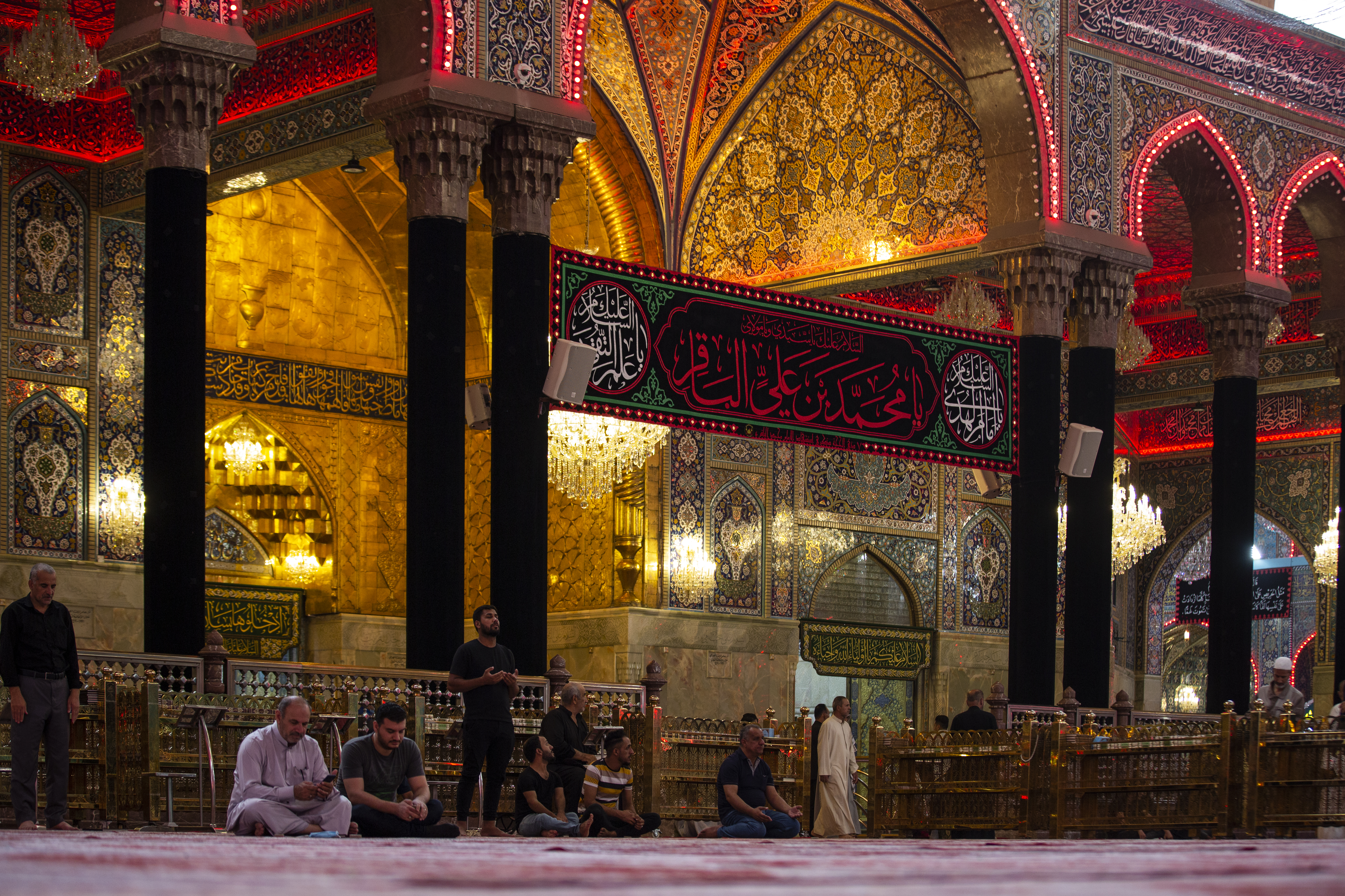 مرقد الامام الحسين (عليه السلام)
