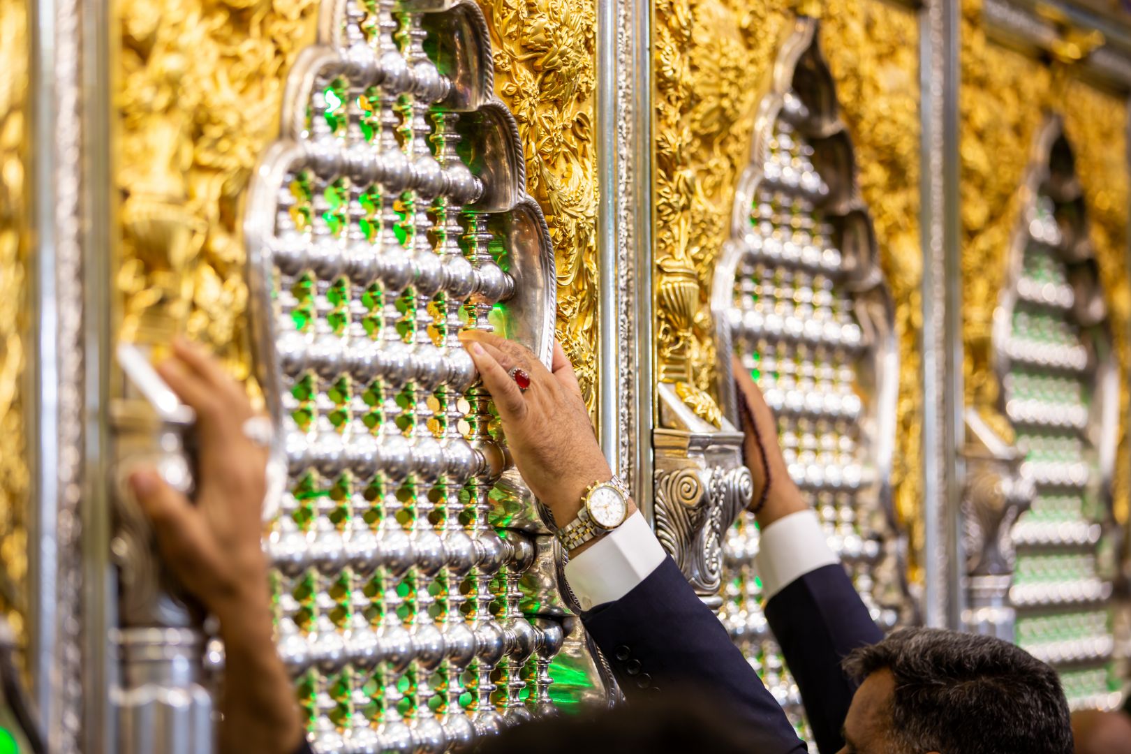 ضريح الامام العباس(عليه السلام)