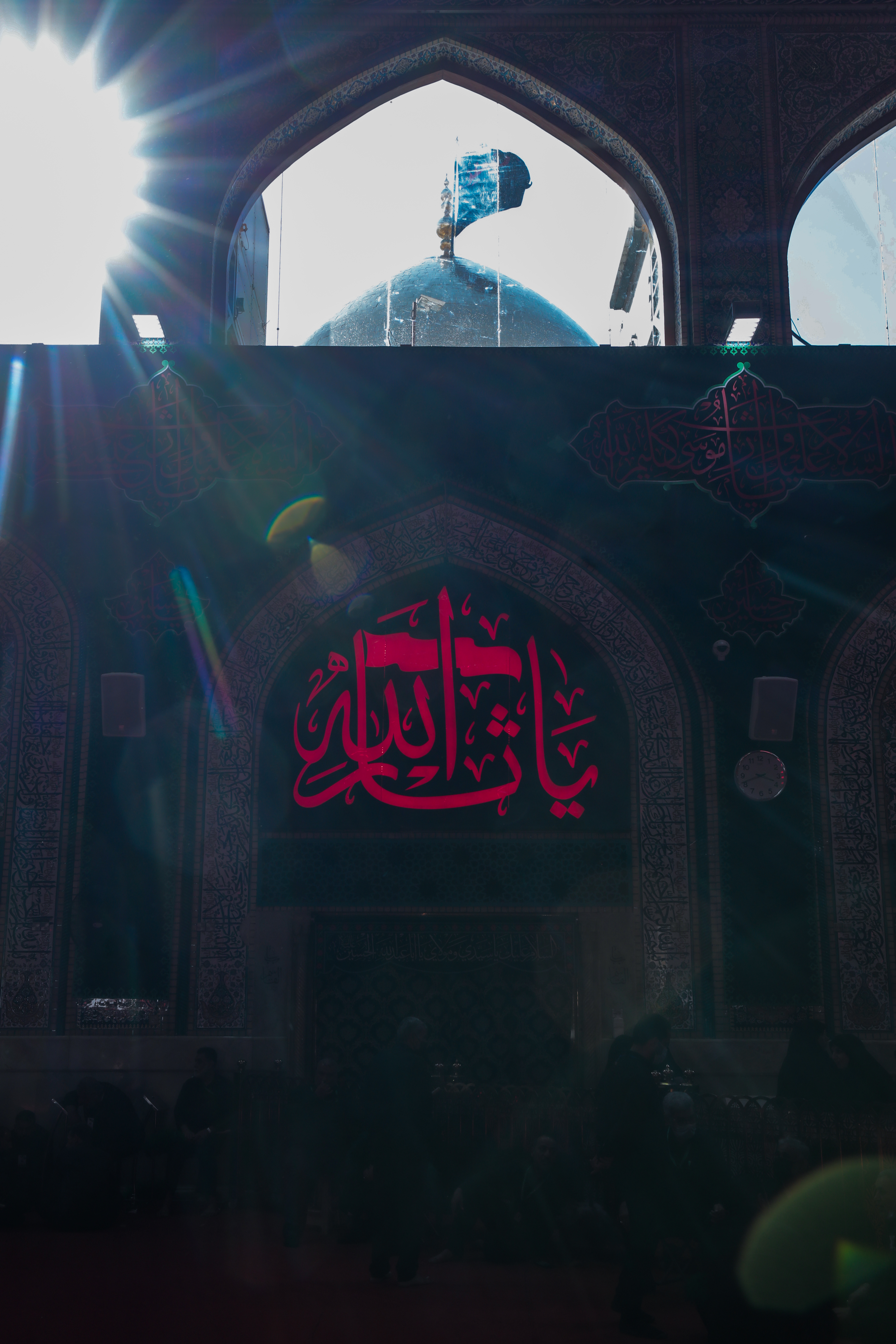  داخل الصحن الحسيني