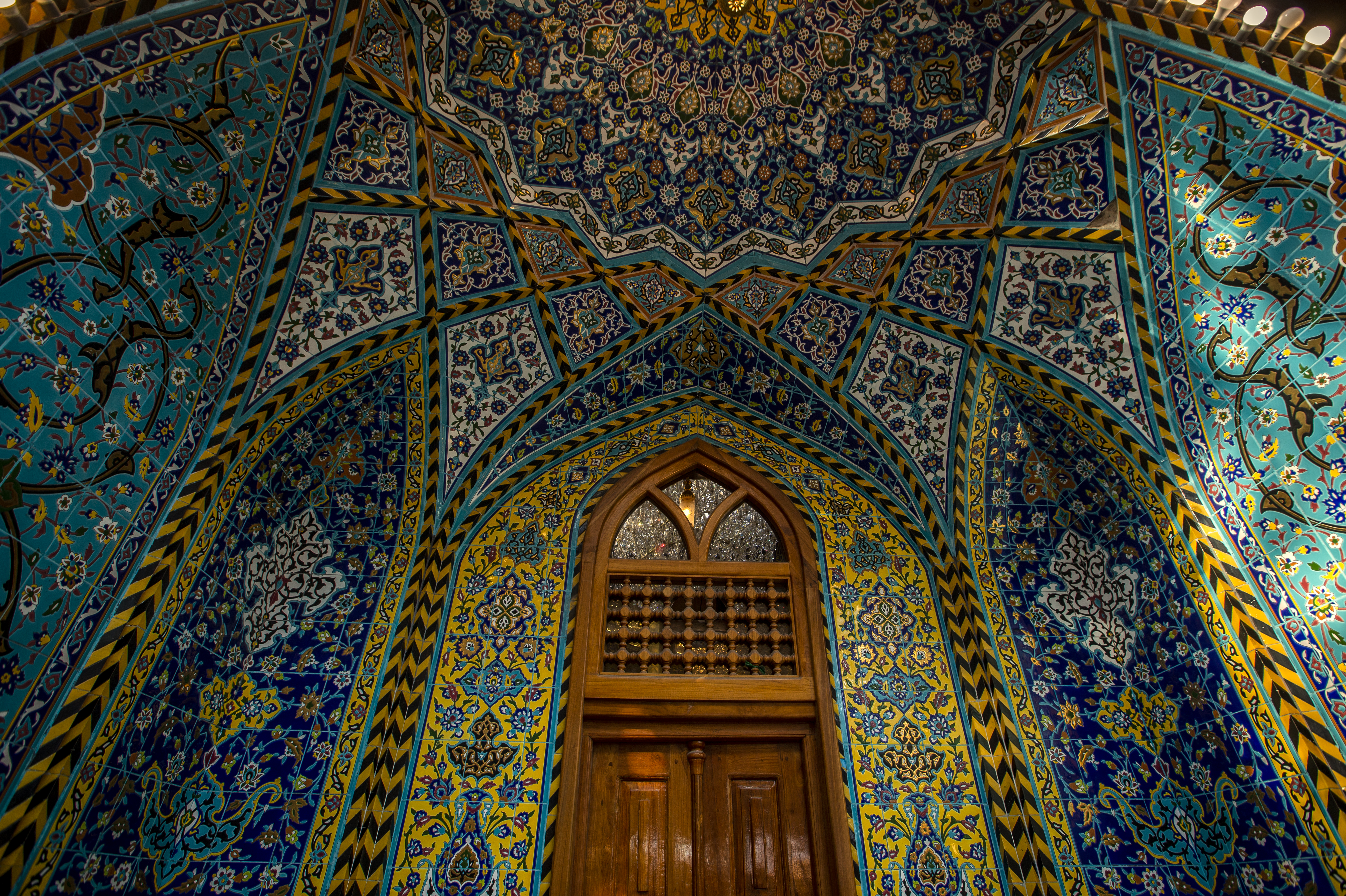 زخارف دينية من الصحن المبارك