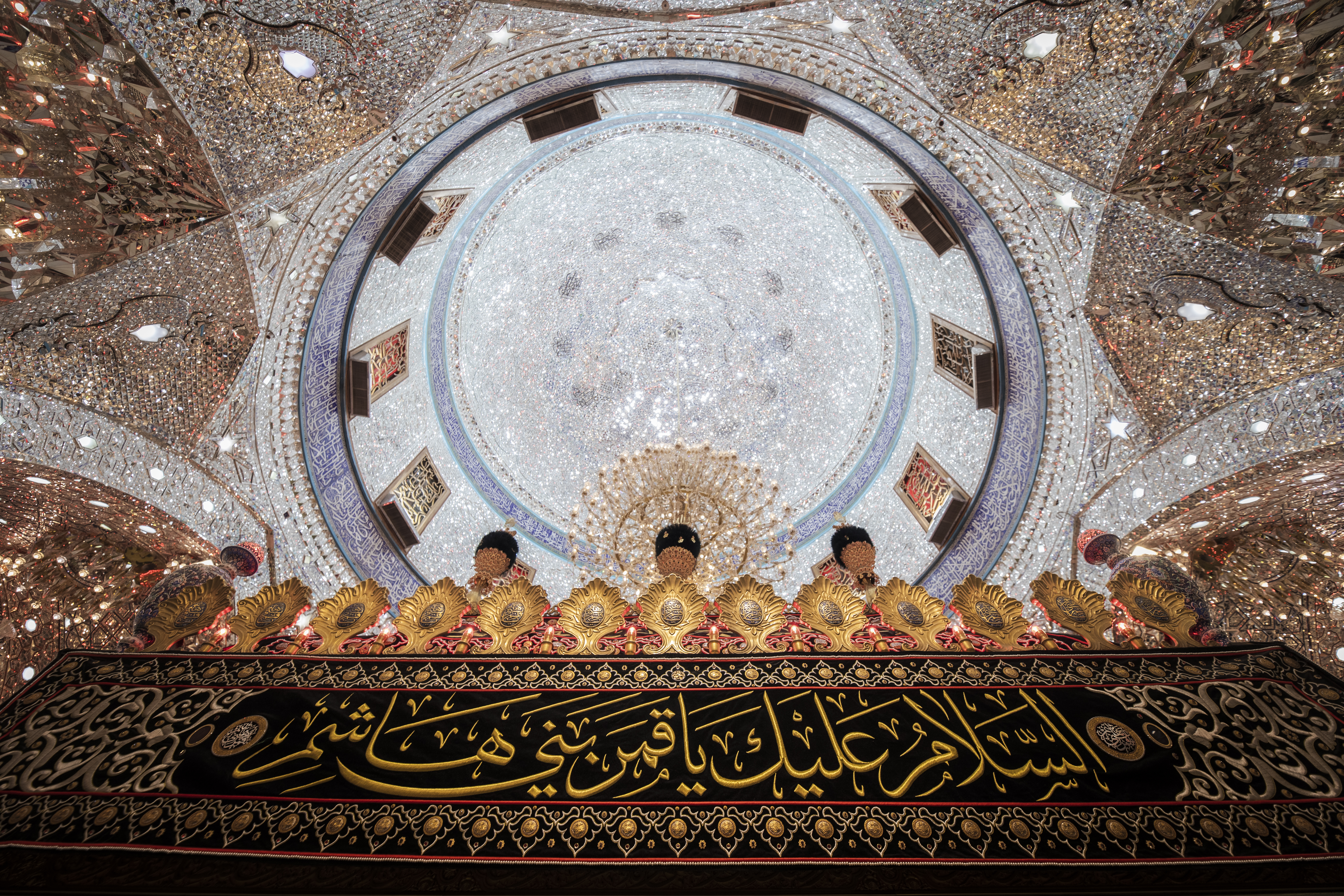 السلام عليك يا قمر بني هاشم