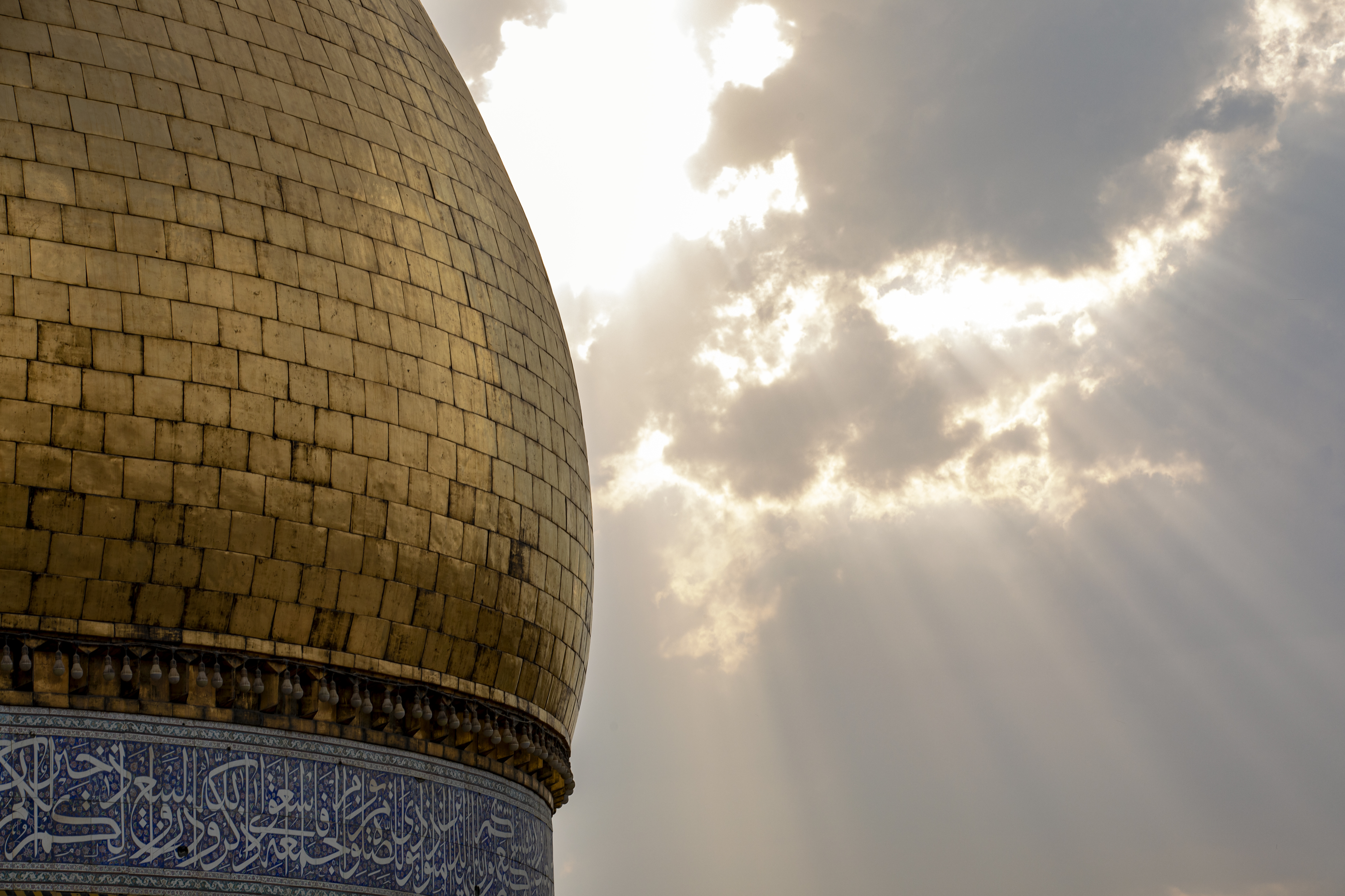 السلام عليك يا أبا الفضل العباس