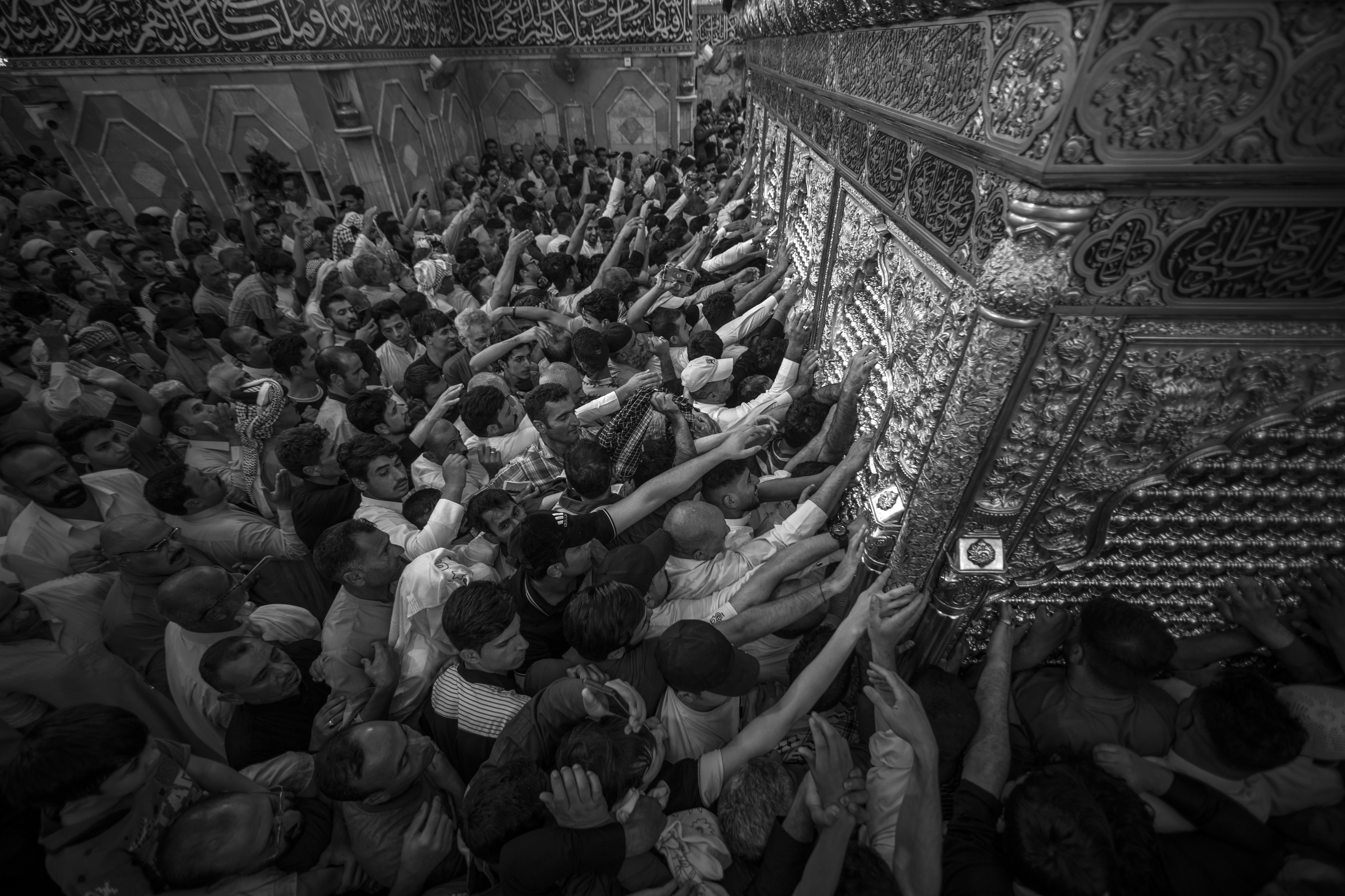 السلام عليك يا أبا الفضل العباس