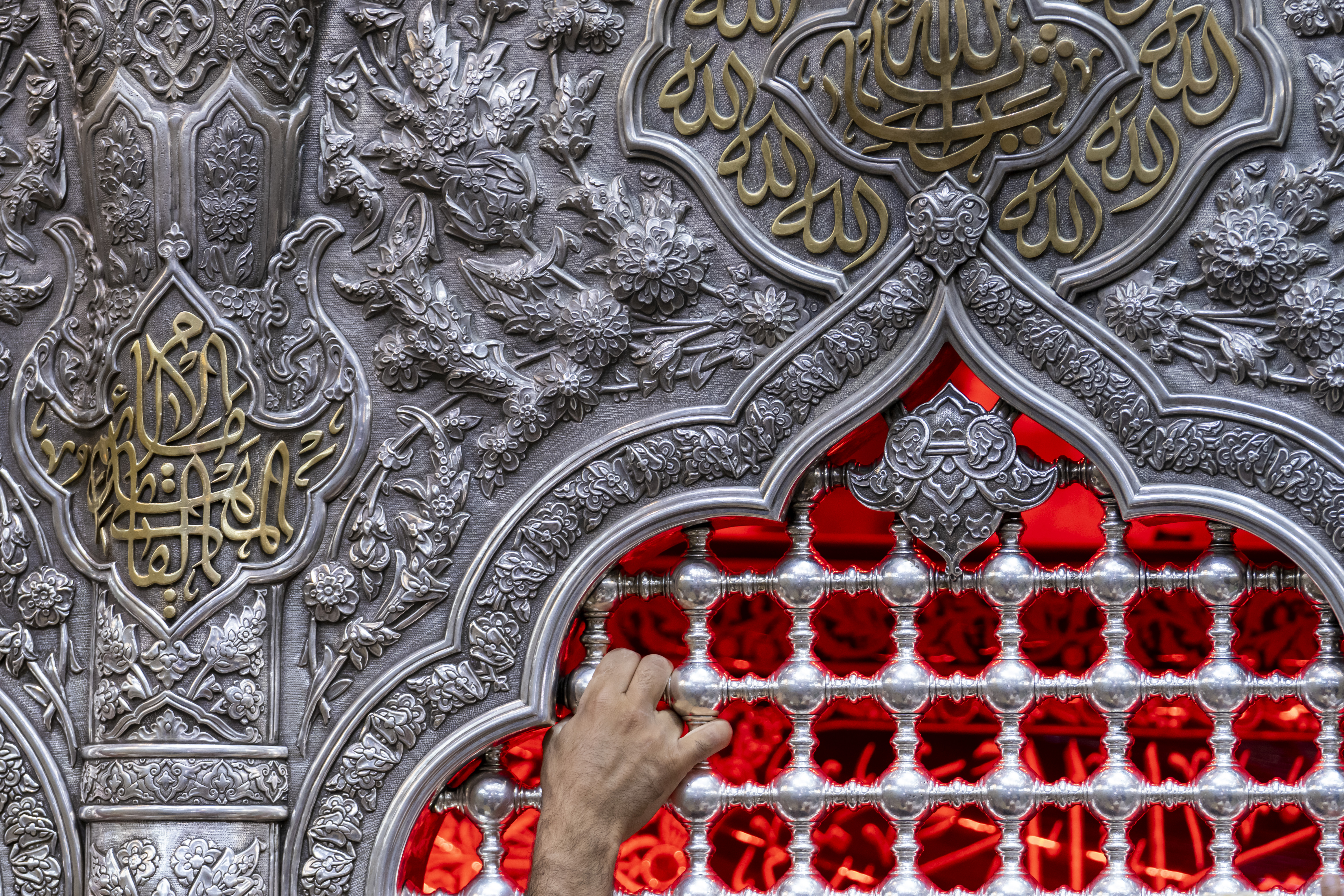 ضريح سيد الشهداء سلام الله عليه