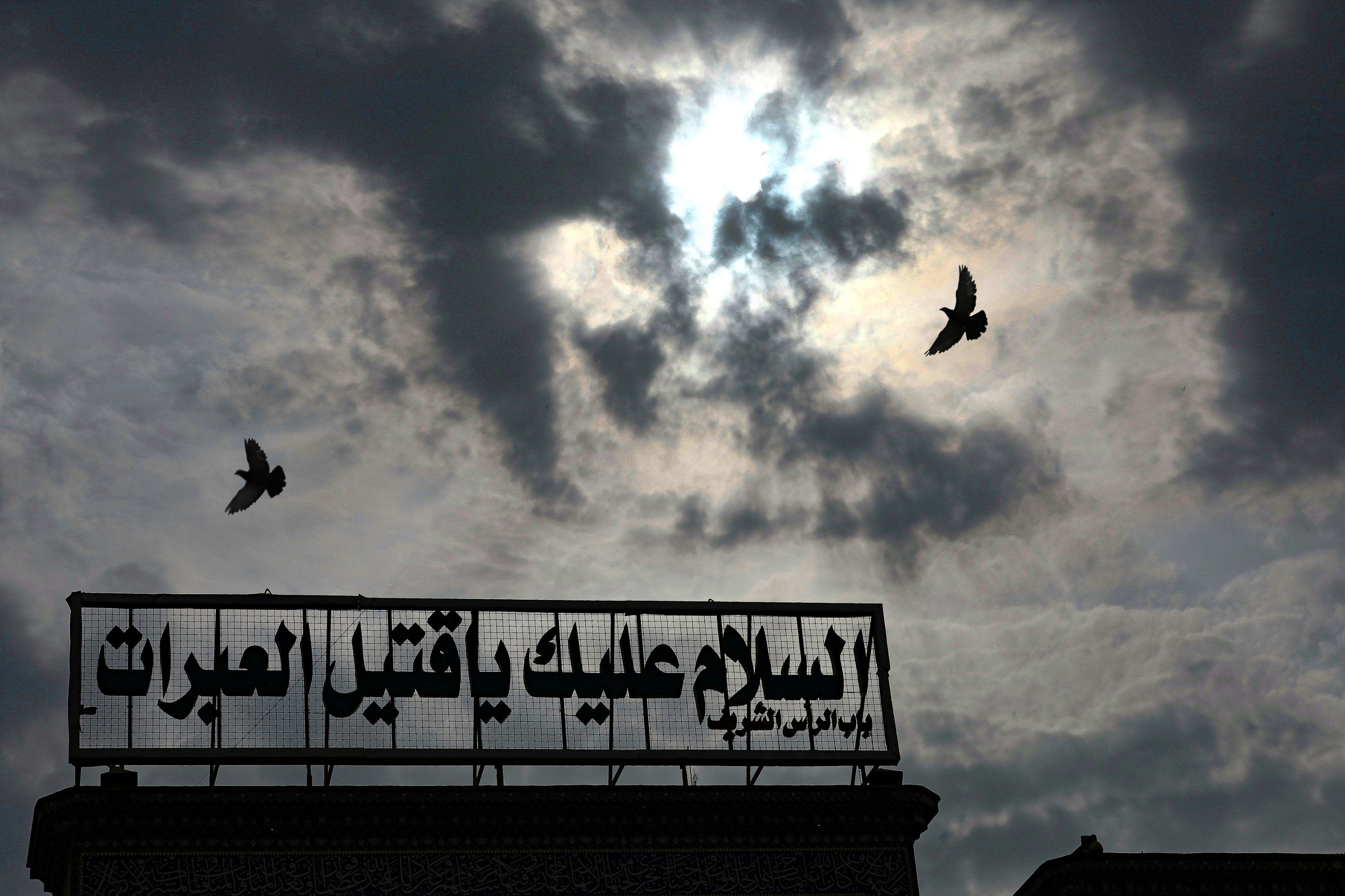 السلام عليك يا قتيل العبرات