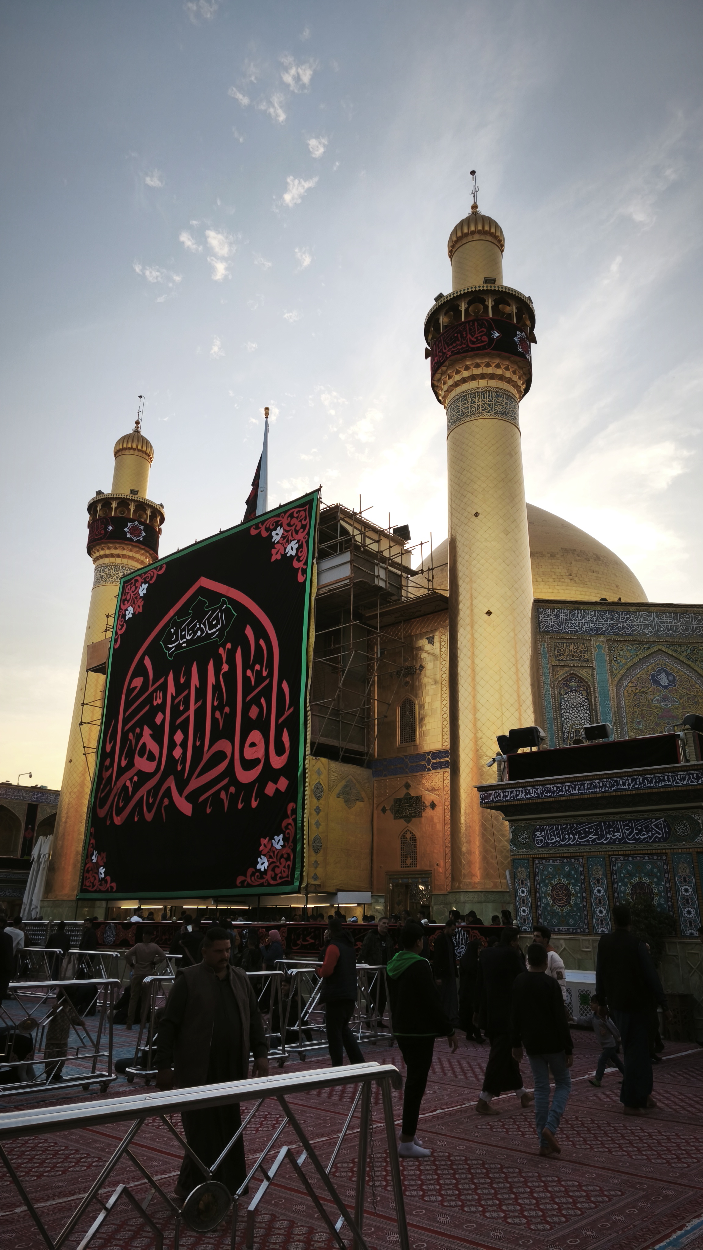 مرقد امير المؤمنين الامام علي بن ابي طالب (عليه السلام)