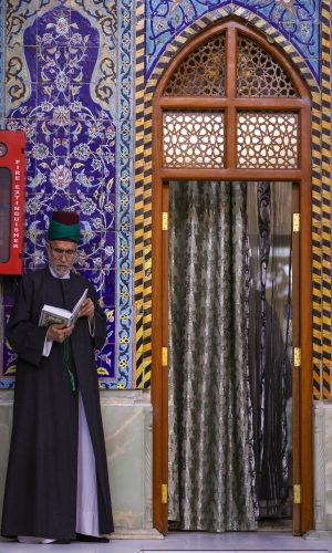  داخل الصحن الحسيني