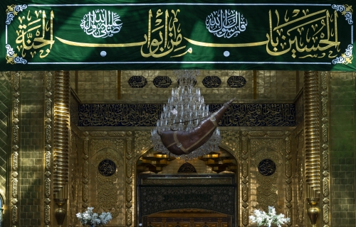 السلام عليك يا قمر بني هاشم