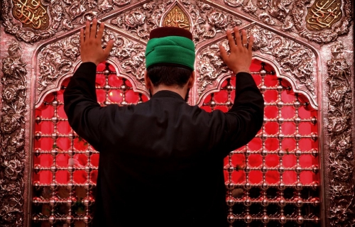 اَلسَّلامُ عَلَيْكَ يَا ثَارَ اللهِ وَابْنَ ثَأْرِهِ وَالْوِتْرَ الْمُوْتُورَ 