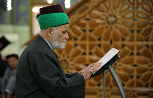 لسَّلامُ عَلَيْكَ يابْنَ فاطِمَةَ سَيِّدَةِ نِساءِ العالَمِينَ،