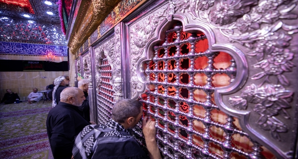 شباك مقام الامام المهدي عجل الله فرجه الشريف