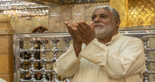 أجواء الدعاء في صحن المولى أبي الفضل العباس (ع)
