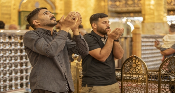 أجواء الدعاء في صحن المولى ابي الفضل العباس (ع)