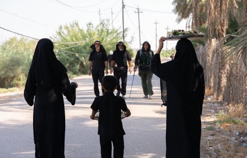  موكب أنصار الإمام الحسين (ع) يرحبون بزوار مشاية الأربعين