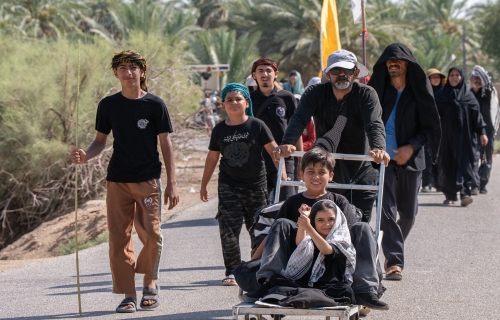 يا سيّدَ الشهداءِ يا بْنَ محمّدٍ *** هذي الجموعُ تسيرُ باستبصارِ