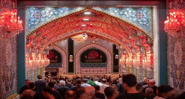 أجواء الزيارة في ليلة الجمعة عند مرقد الإمام الحسين (ع)