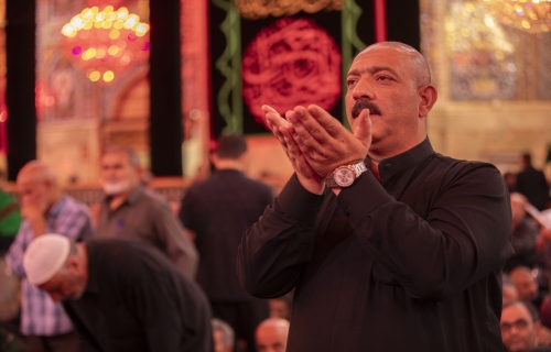 أجواء الزيارة في ليلة الجمعة عند مرقد الإمام الحسين (ع)